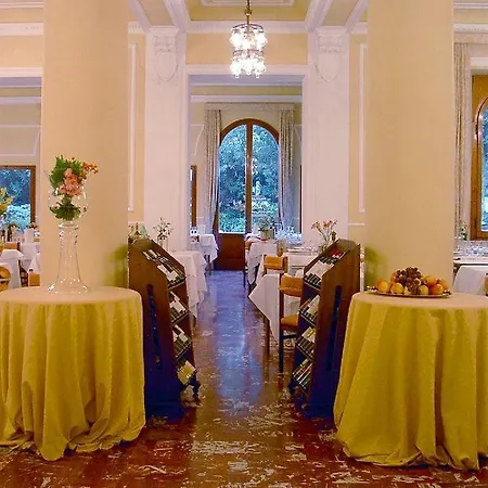 Отель Astoria 4*