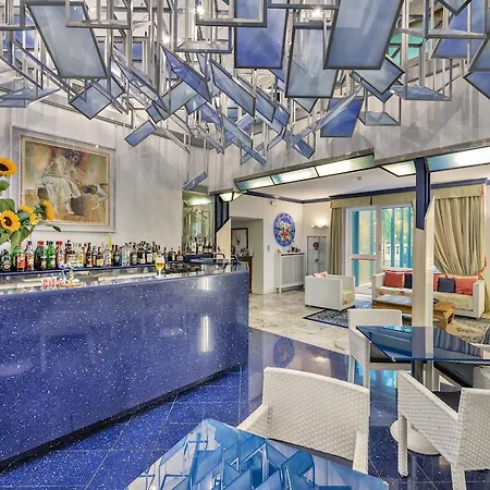 Astoria Otel 4*